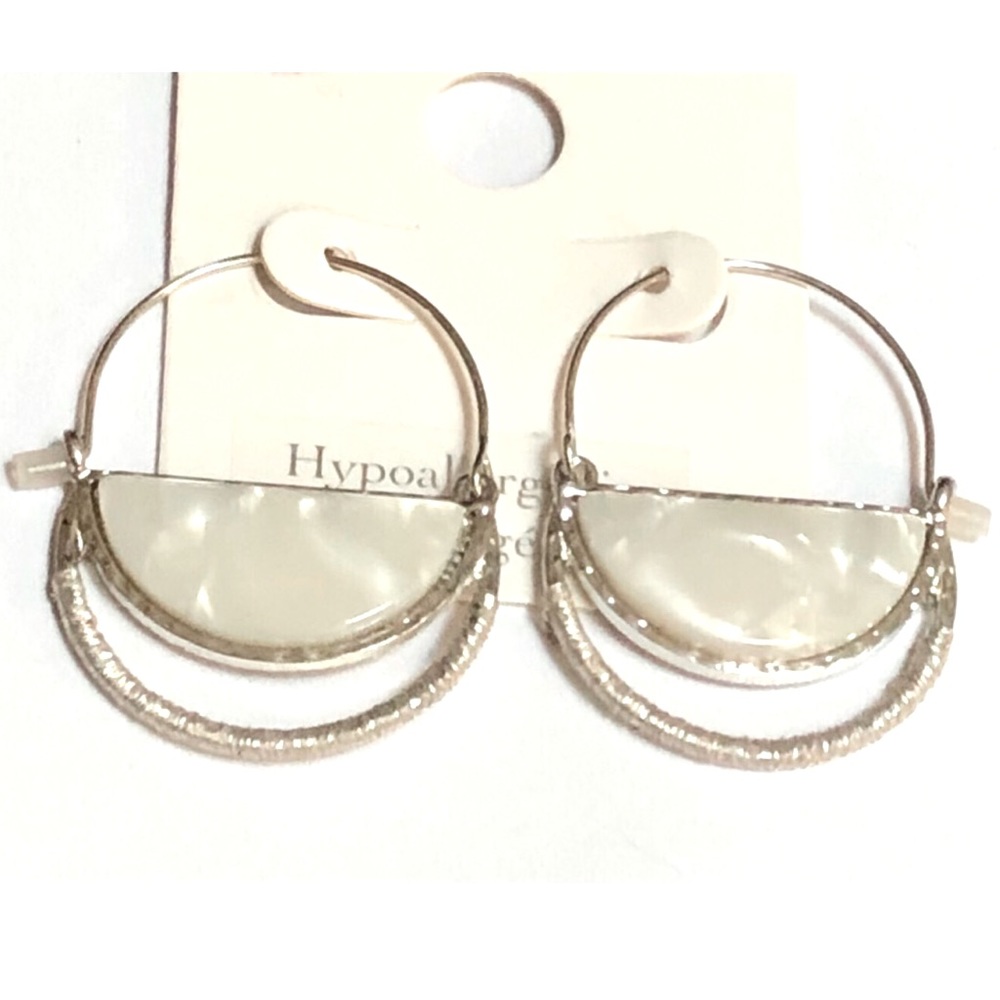 NWT Maÿrev Hypoallergenic Silver Color Hoop Earrings With Pearl Inset